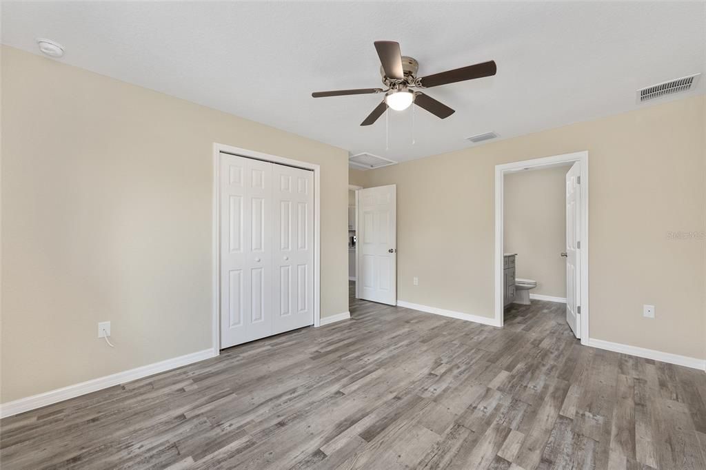Active With Contract: $215,000 (3 beds, 2 baths, 1091 Square Feet)
