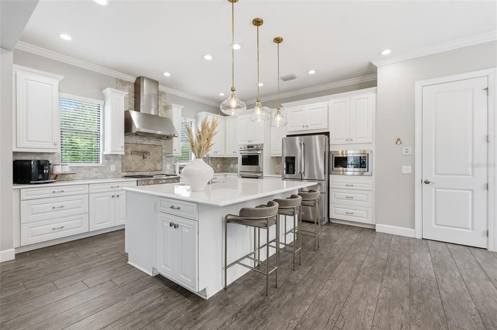 Active With Contract: $1,999,000 (5 beds, 4 baths, 5166 Square Feet)