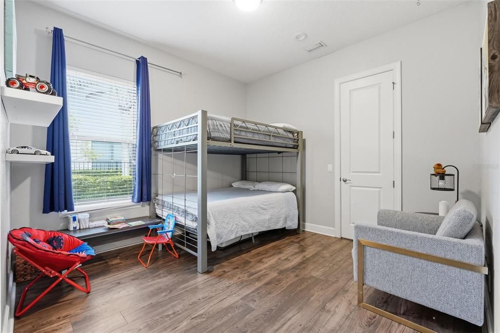 Active With Contract: $1,999,000 (5 beds, 4 baths, 5166 Square Feet)