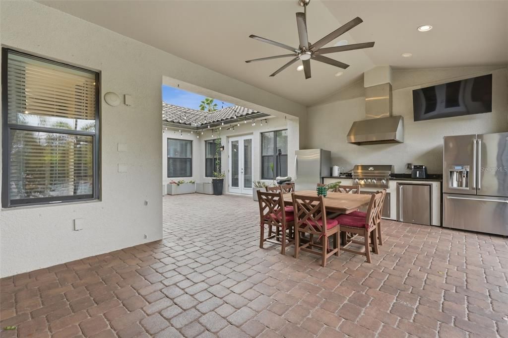 Active With Contract: $1,999,000 (5 beds, 4 baths, 5166 Square Feet)