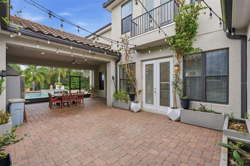 Active With Contract: $1,999,000 (5 beds, 4 baths, 5166 Square Feet)