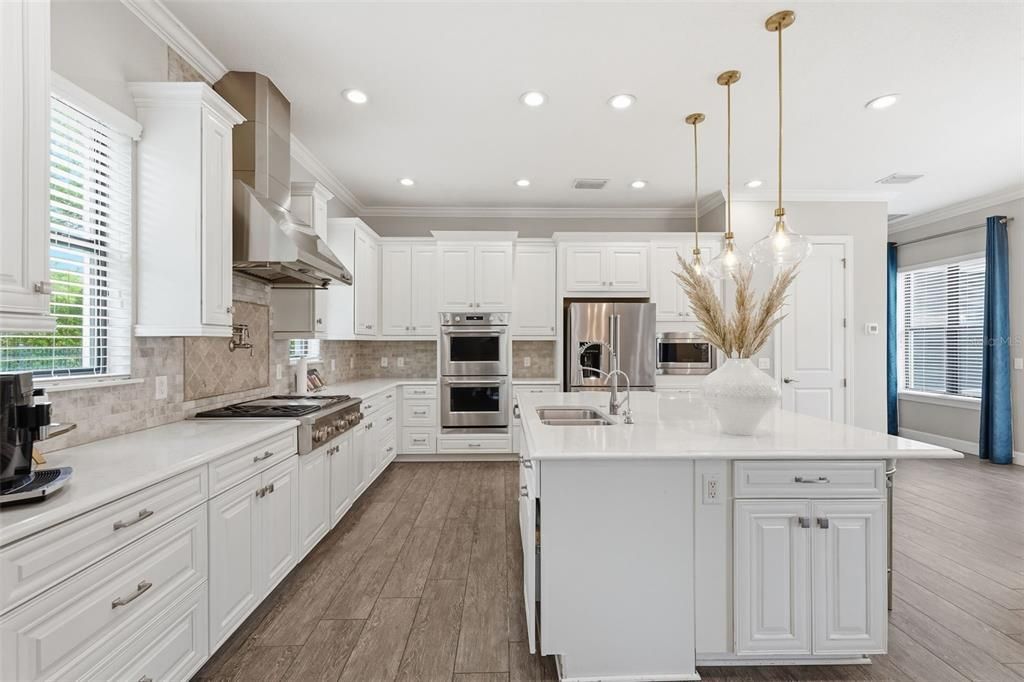 Active With Contract: $1,999,000 (5 beds, 4 baths, 5166 Square Feet)