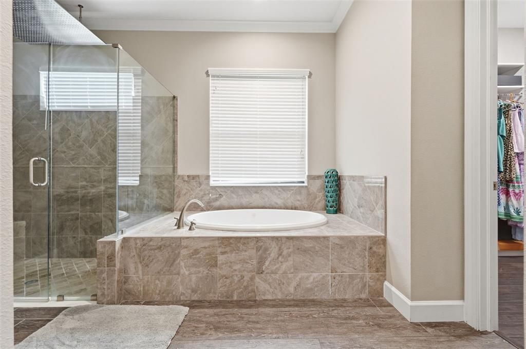 Active With Contract: $1,999,000 (5 beds, 4 baths, 5166 Square Feet)