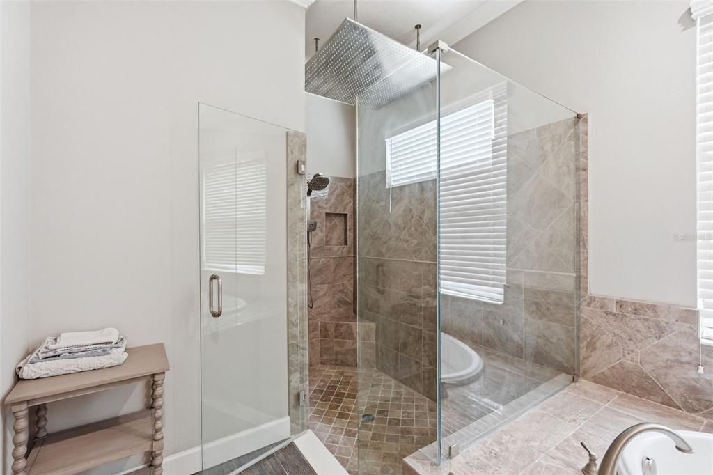 Active With Contract: $1,999,000 (5 beds, 4 baths, 5166 Square Feet)