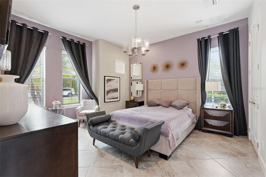 Active With Contract: $1,999,000 (5 beds, 4 baths, 5166 Square Feet)