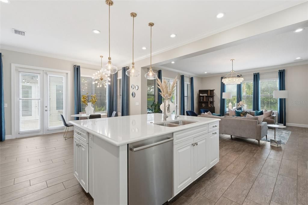 Active With Contract: $1,999,000 (5 beds, 4 baths, 5166 Square Feet)