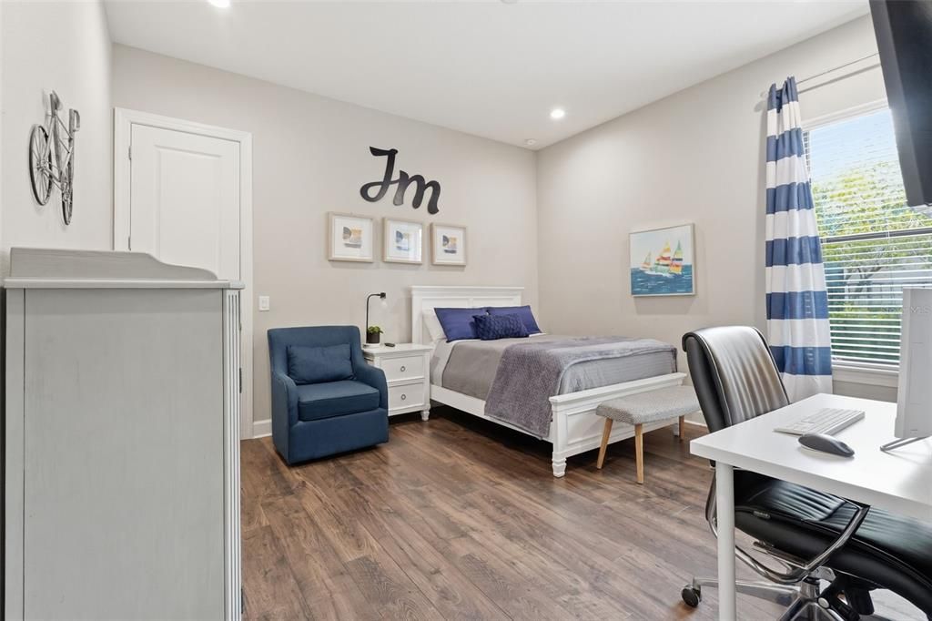 Active With Contract: $1,999,000 (5 beds, 4 baths, 5166 Square Feet)