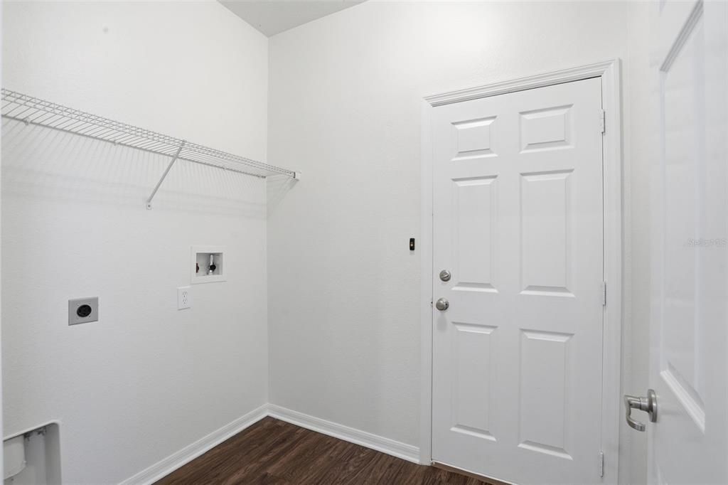 Active With Contract: $254,900 (3 beds, 2 baths, 1719 Square Feet)