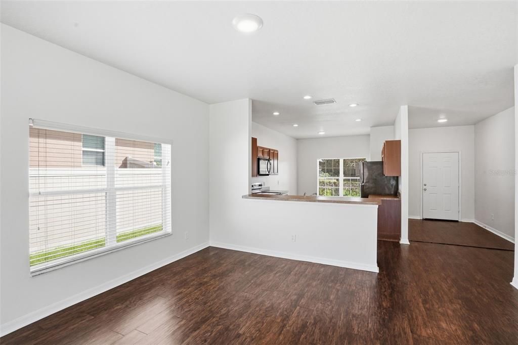 Active With Contract: $254,900 (3 beds, 2 baths, 1719 Square Feet)