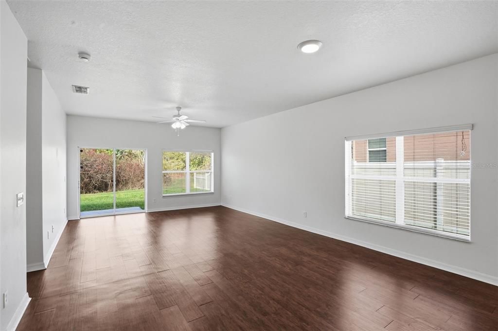 Active With Contract: $254,900 (3 beds, 2 baths, 1719 Square Feet)