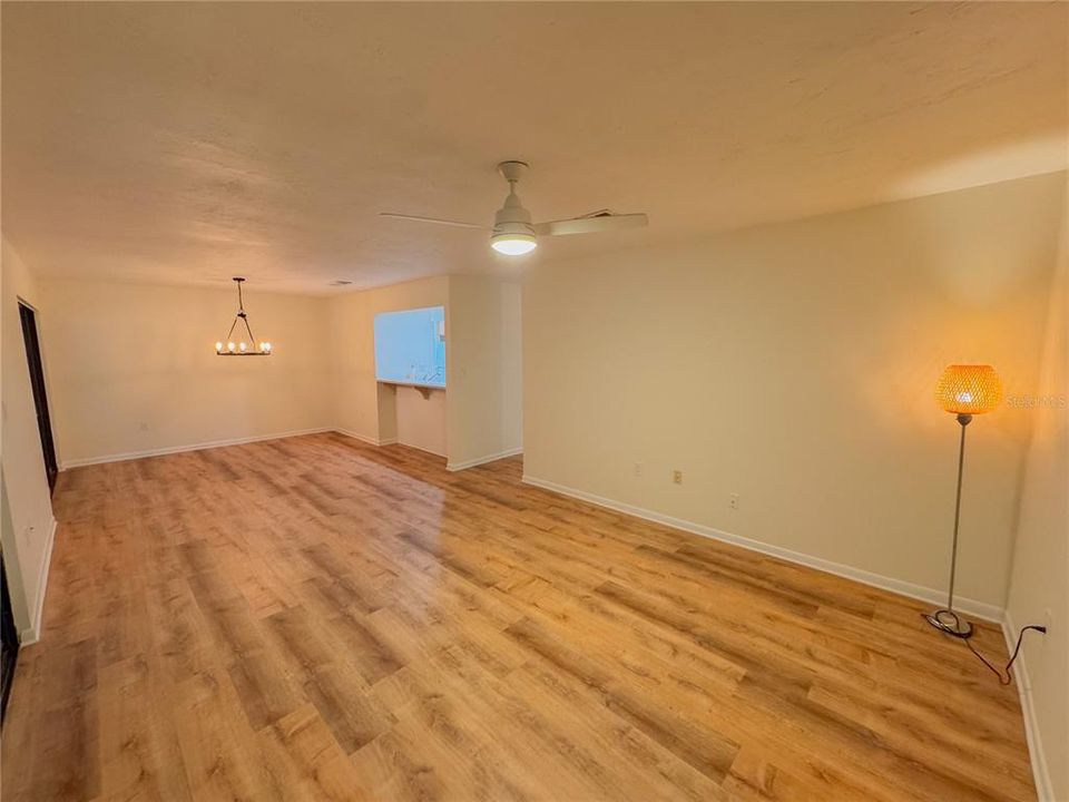 Под контрактом: $169,900 (2 спален, 1 ванн, 1076 Квадратных фут)