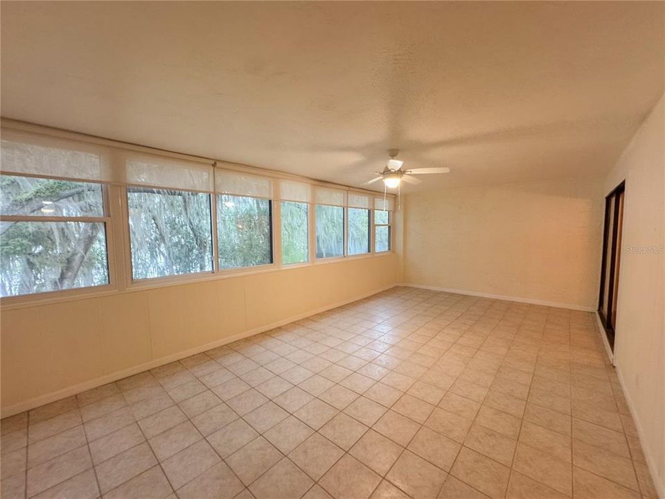 Под контрактом: $169,900 (2 спален, 1 ванн, 1076 Квадратных фут)