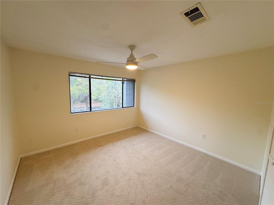 Под контрактом: $169,900 (2 спален, 1 ванн, 1076 Квадратных фут)