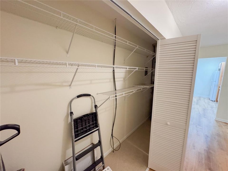 Под контрактом: $169,900 (2 спален, 1 ванн, 1076 Квадратных фут)