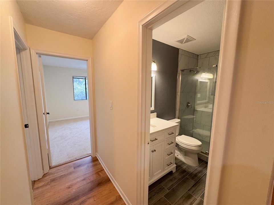 Под контрактом: $169,900 (2 спален, 1 ванн, 1076 Квадратных фут)