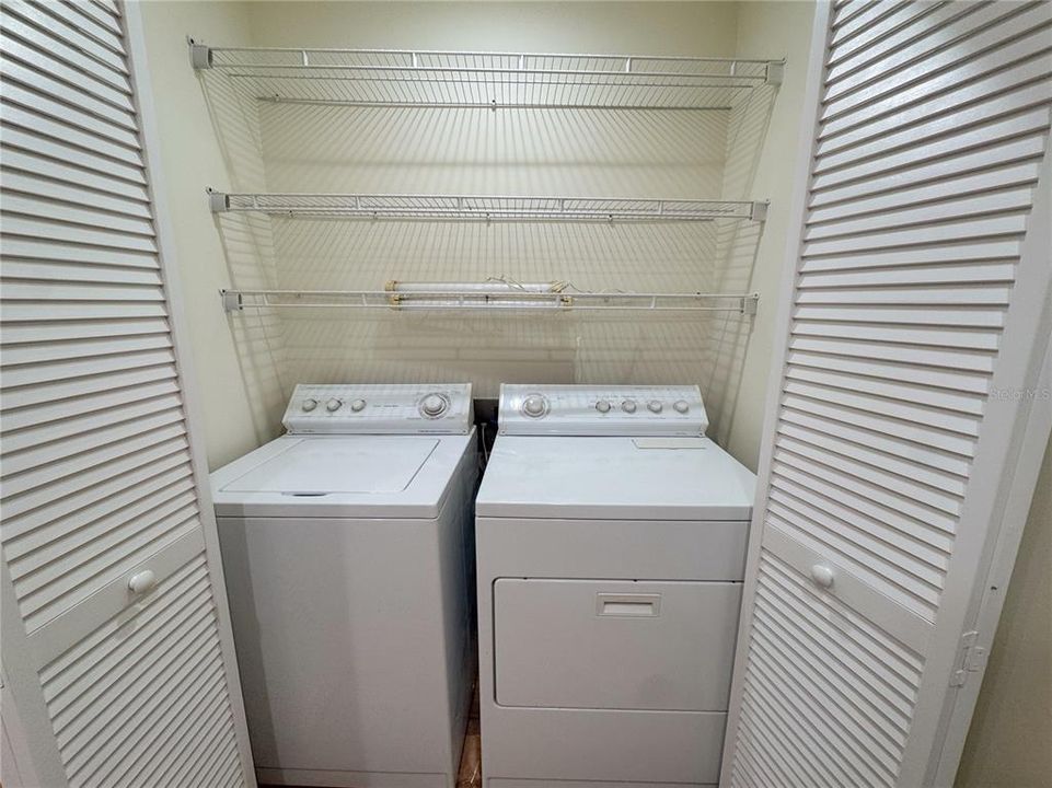 Под контрактом: $169,900 (2 спален, 1 ванн, 1076 Квадратных фут)