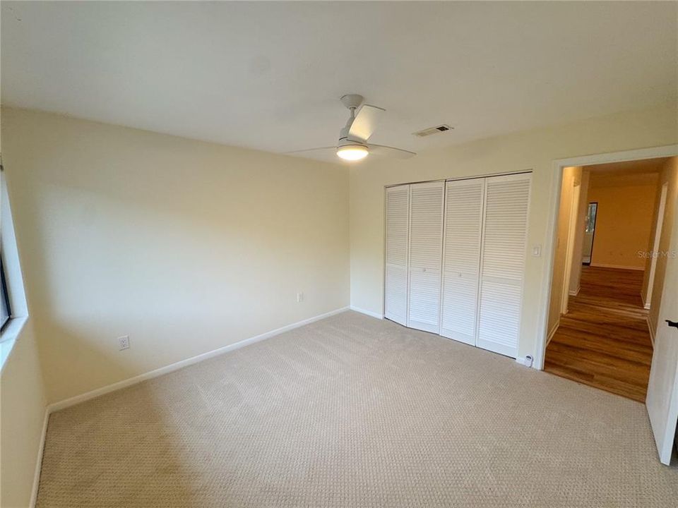 Под контрактом: $169,900 (2 спален, 1 ванн, 1076 Квадратных фут)