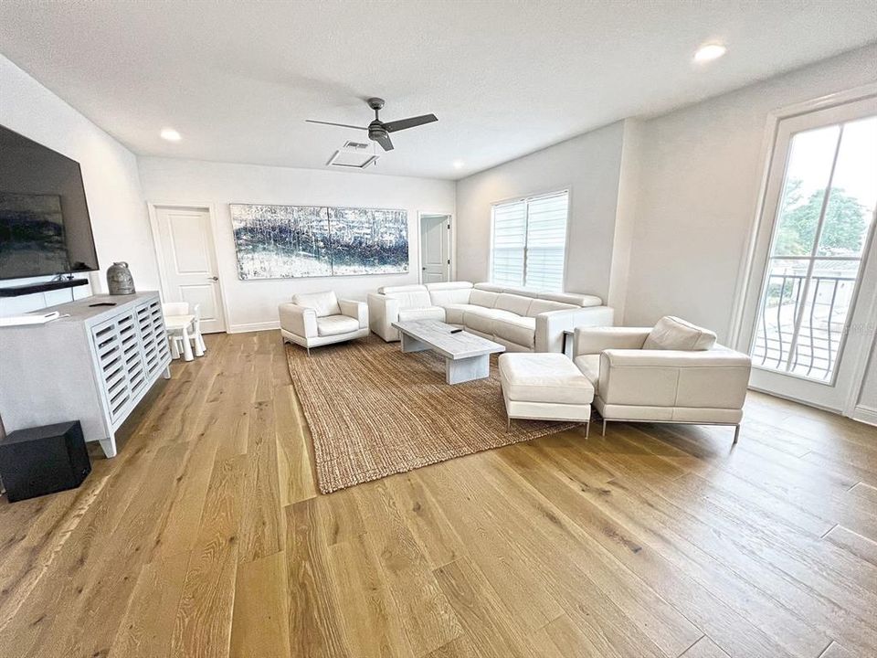 For Sale: $2,200,000 (5 beds, 5 baths, 4230 Square Feet)