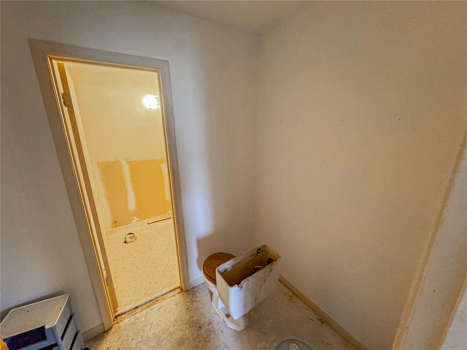 合同活跃: $115,000 (1 贝兹, 1 浴室, 807 平方英尺)