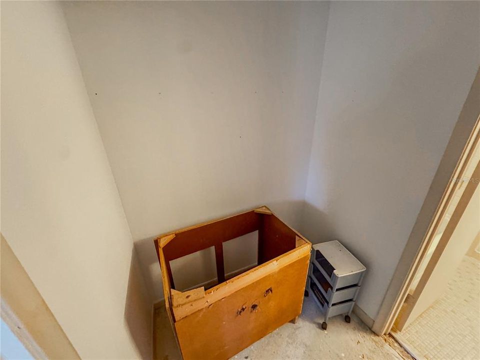 合同活跃: $115,000 (1 贝兹, 1 浴室, 807 平方英尺)