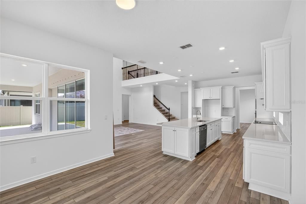 Activo con contrato: $600,000 (5 camas, 4 baños, 4281 Pies cuadrados)