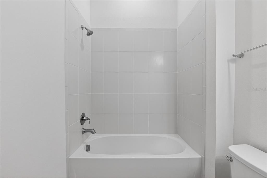 Activo con contrato: $600,000 (5 camas, 4 baños, 4281 Pies cuadrados)