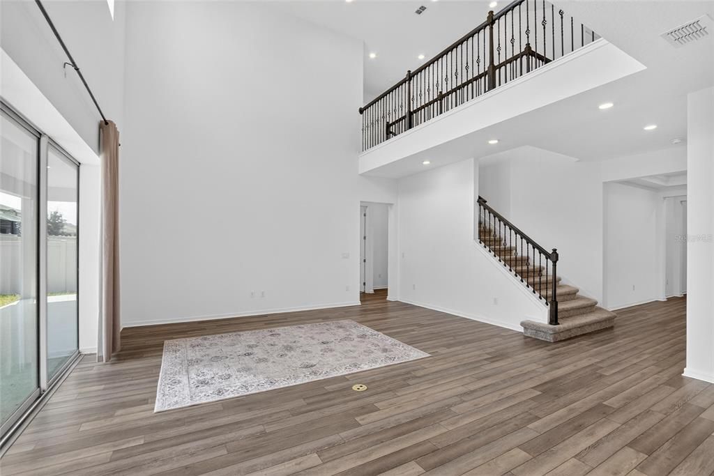 Activo con contrato: $600,000 (5 camas, 4 baños, 4281 Pies cuadrados)