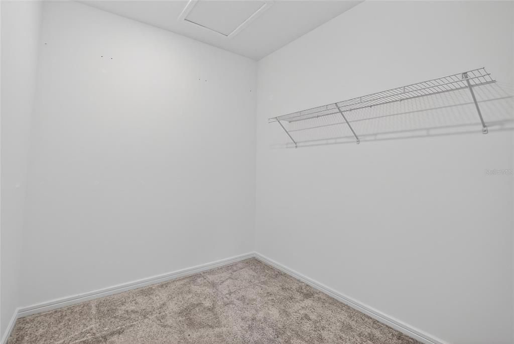 Activo con contrato: $600,000 (5 camas, 4 baños, 4281 Pies cuadrados)
