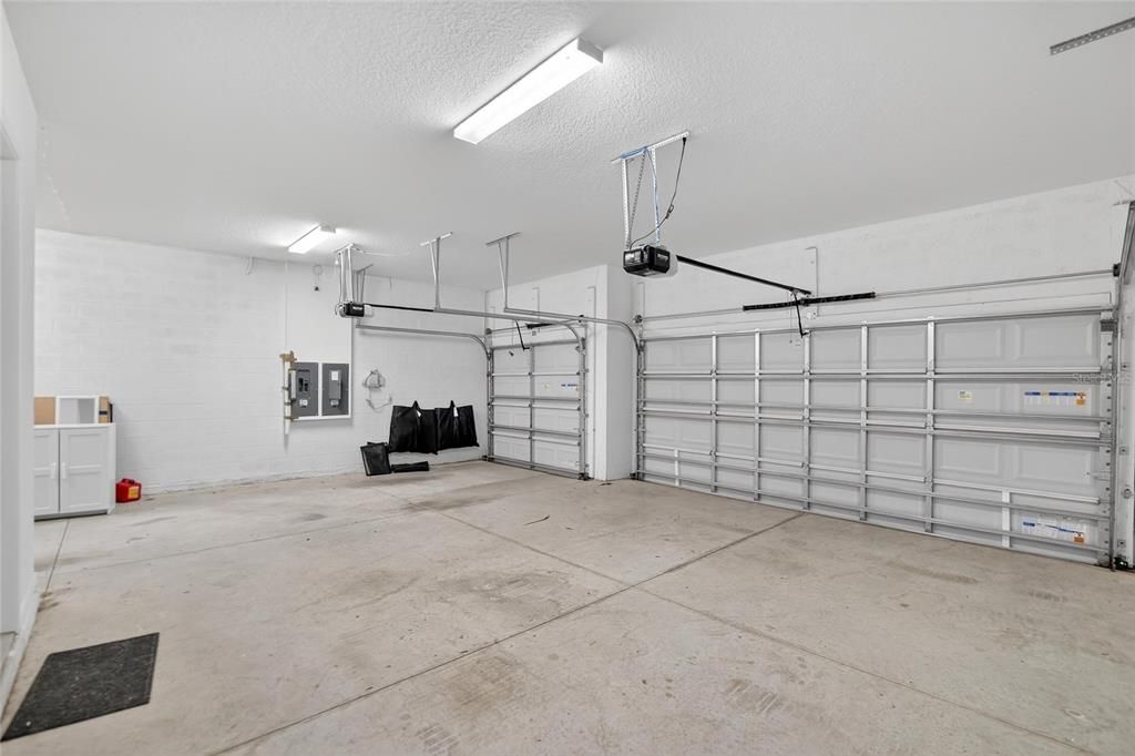 Activo con contrato: $600,000 (5 camas, 4 baños, 4281 Pies cuadrados)