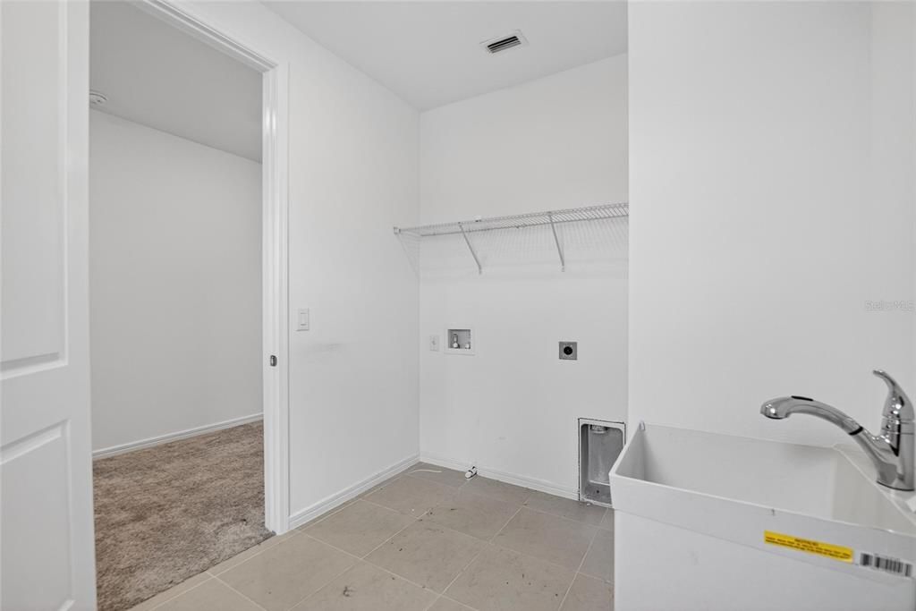 Activo con contrato: $600,000 (5 camas, 4 baños, 4281 Pies cuadrados)
