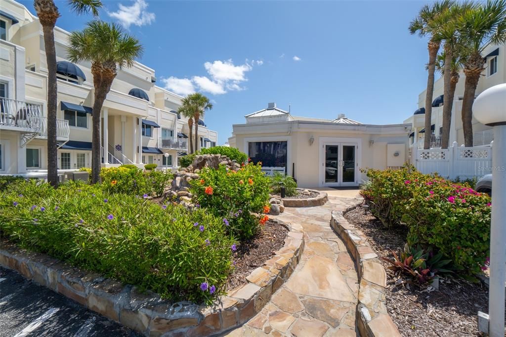 For Sale: $415,000 (2 beds, 2 baths, 1058 Square Feet)