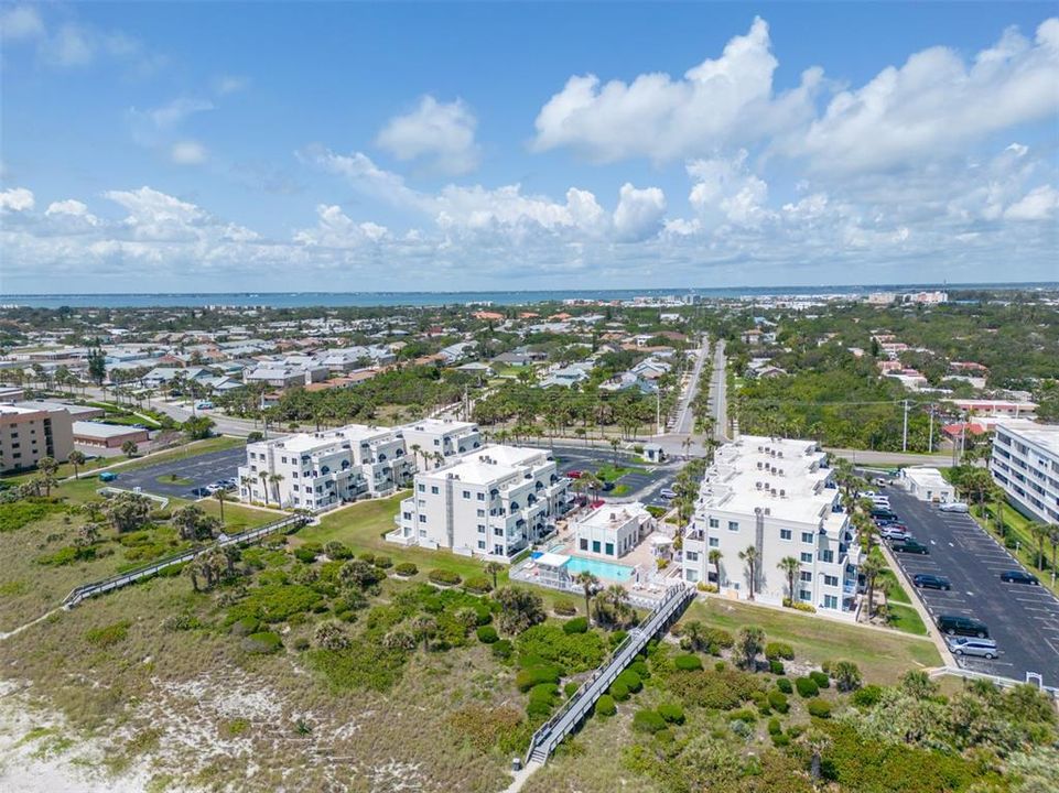 For Sale: $415,000 (2 beds, 2 baths, 1058 Square Feet)