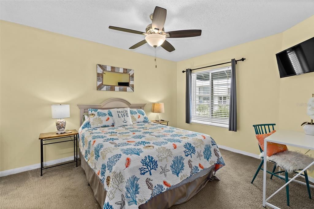 For Sale: $415,000 (2 beds, 2 baths, 1058 Square Feet)