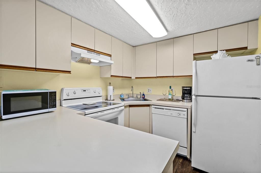 For Sale: $415,000 (2 beds, 2 baths, 1058 Square Feet)