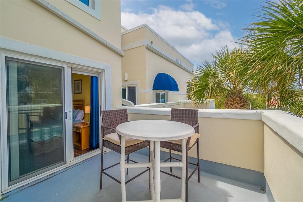 For Sale: $415,000 (2 beds, 2 baths, 1058 Square Feet)