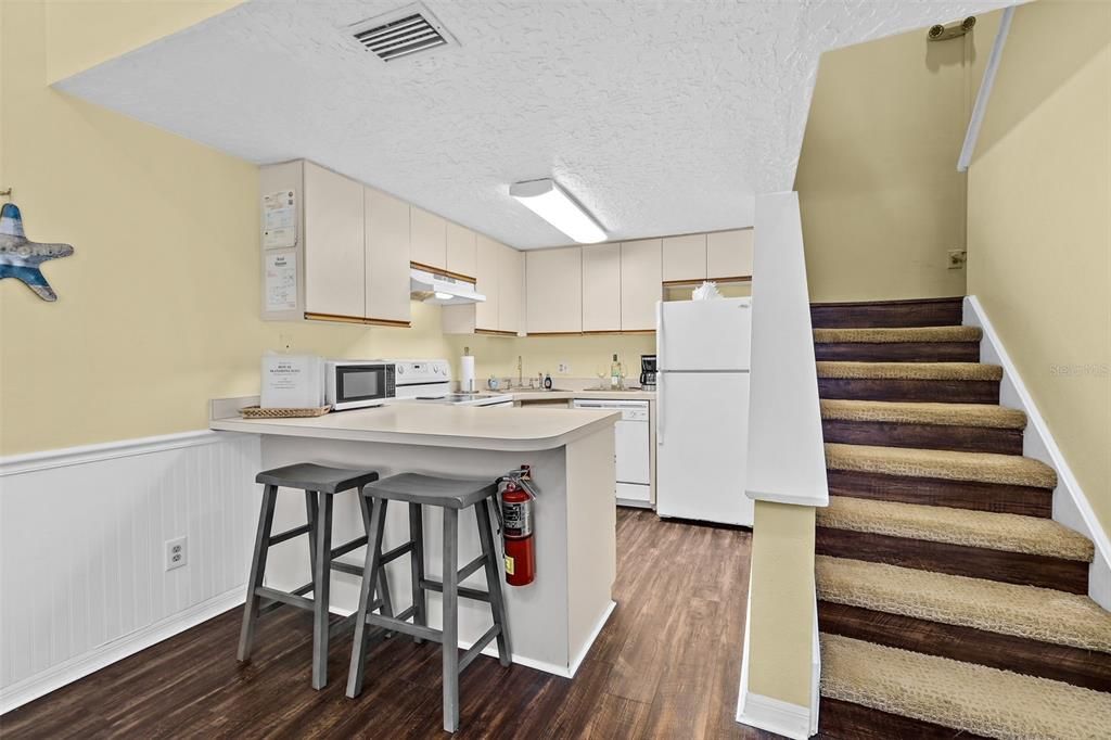 For Sale: $415,000 (2 beds, 2 baths, 1058 Square Feet)