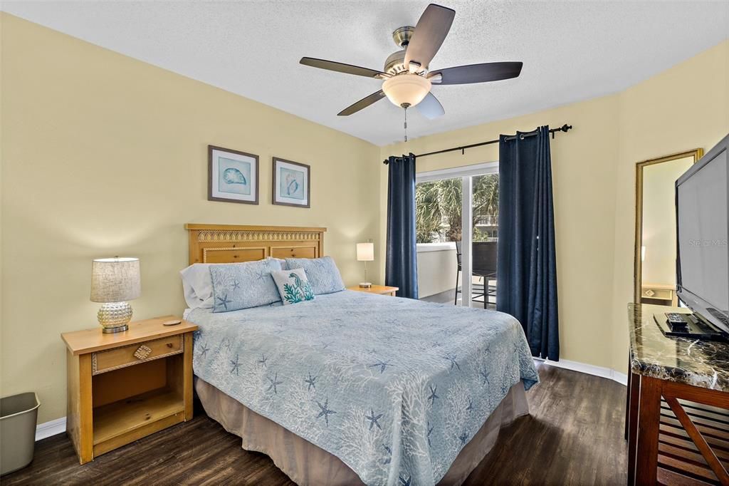 For Sale: $415,000 (2 beds, 2 baths, 1058 Square Feet)