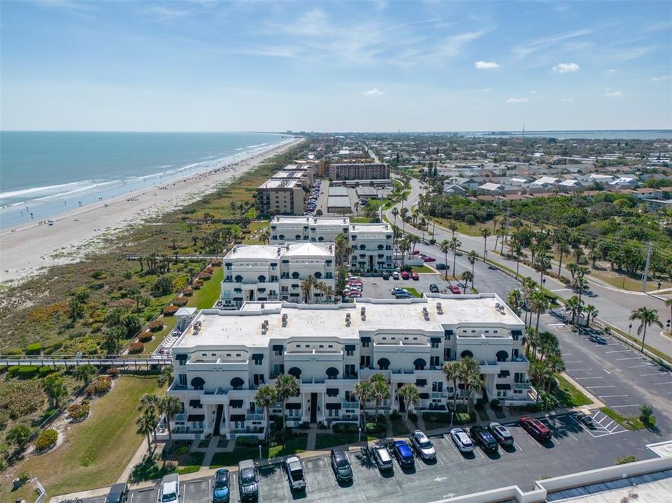 For Sale: $415,000 (2 beds, 2 baths, 1058 Square Feet)