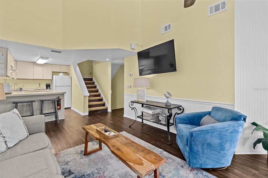 For Sale: $415,000 (2 beds, 2 baths, 1058 Square Feet)