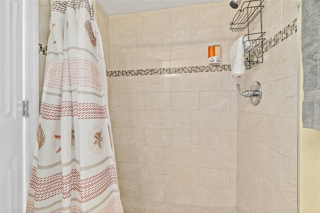 For Sale: $415,000 (2 beds, 2 baths, 1058 Square Feet)