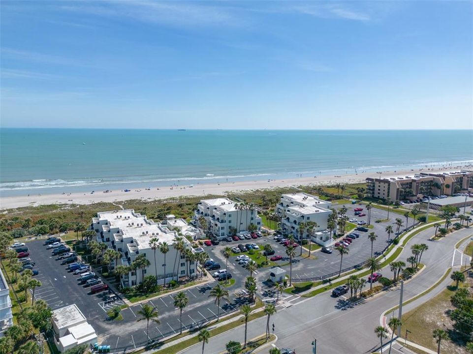 For Sale: $415,000 (2 beds, 2 baths, 1058 Square Feet)