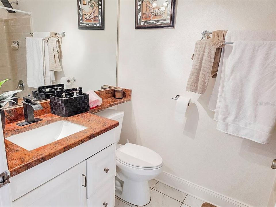 Activo con contrato: $449,900 (5 camas, 3 baños, 3314 Pies cuadrados)