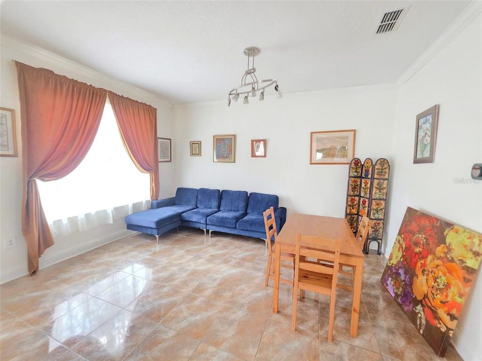 Activo con contrato: $449,900 (5 camas, 3 baños, 3314 Pies cuadrados)