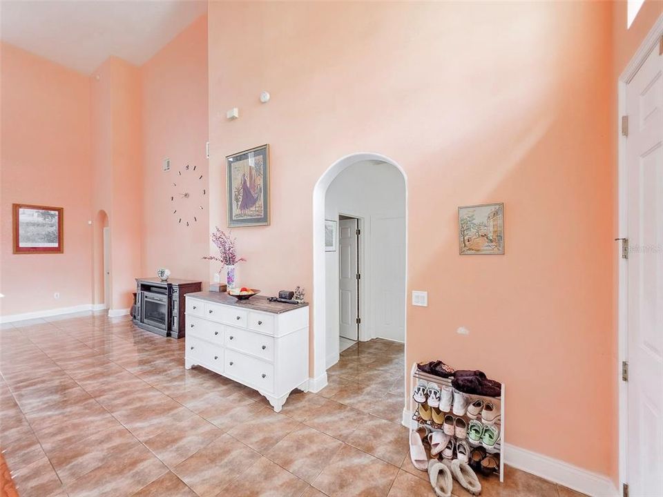 Activo con contrato: $449,900 (5 camas, 3 baños, 3314 Pies cuadrados)