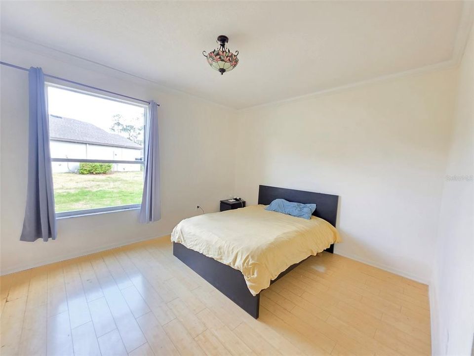 Activo con contrato: $449,900 (5 camas, 3 baños, 3314 Pies cuadrados)
