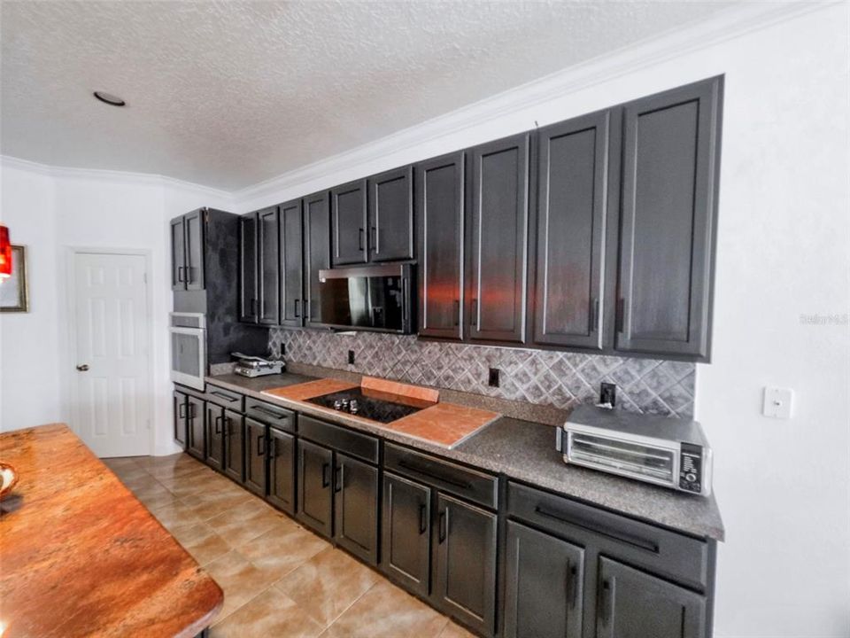 Activo con contrato: $449,900 (5 camas, 3 baños, 3314 Pies cuadrados)