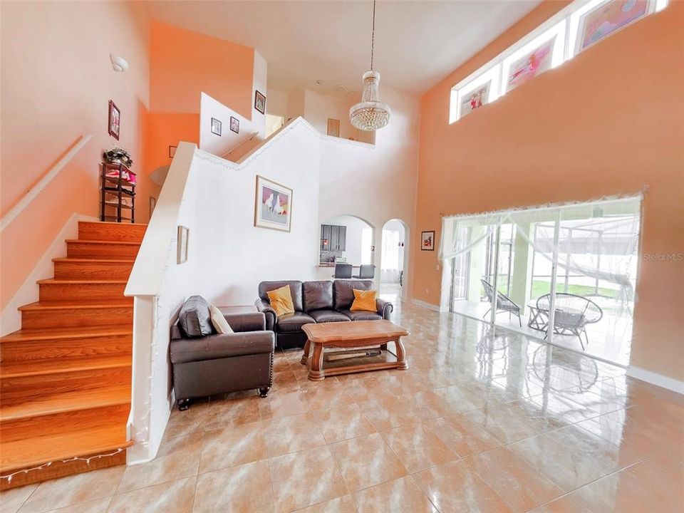 Activo con contrato: $449,900 (5 camas, 3 baños, 3314 Pies cuadrados)
