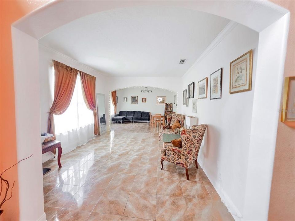 Activo con contrato: $449,900 (5 camas, 3 baños, 3314 Pies cuadrados)