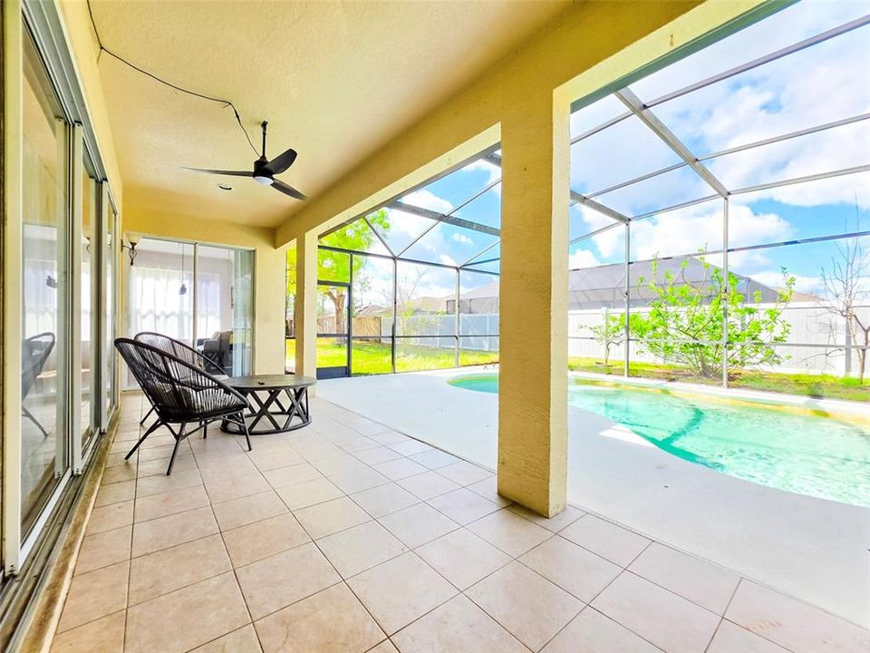 Activo con contrato: $449,900 (5 camas, 3 baños, 3314 Pies cuadrados)