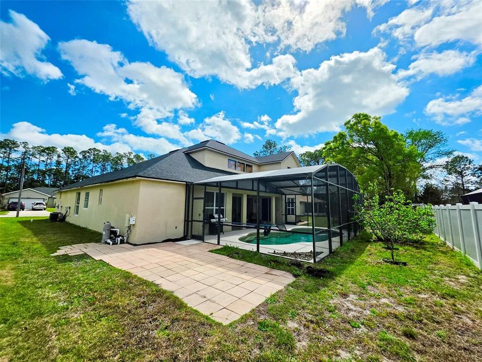 Activo con contrato: $449,900 (5 camas, 3 baños, 3314 Pies cuadrados)